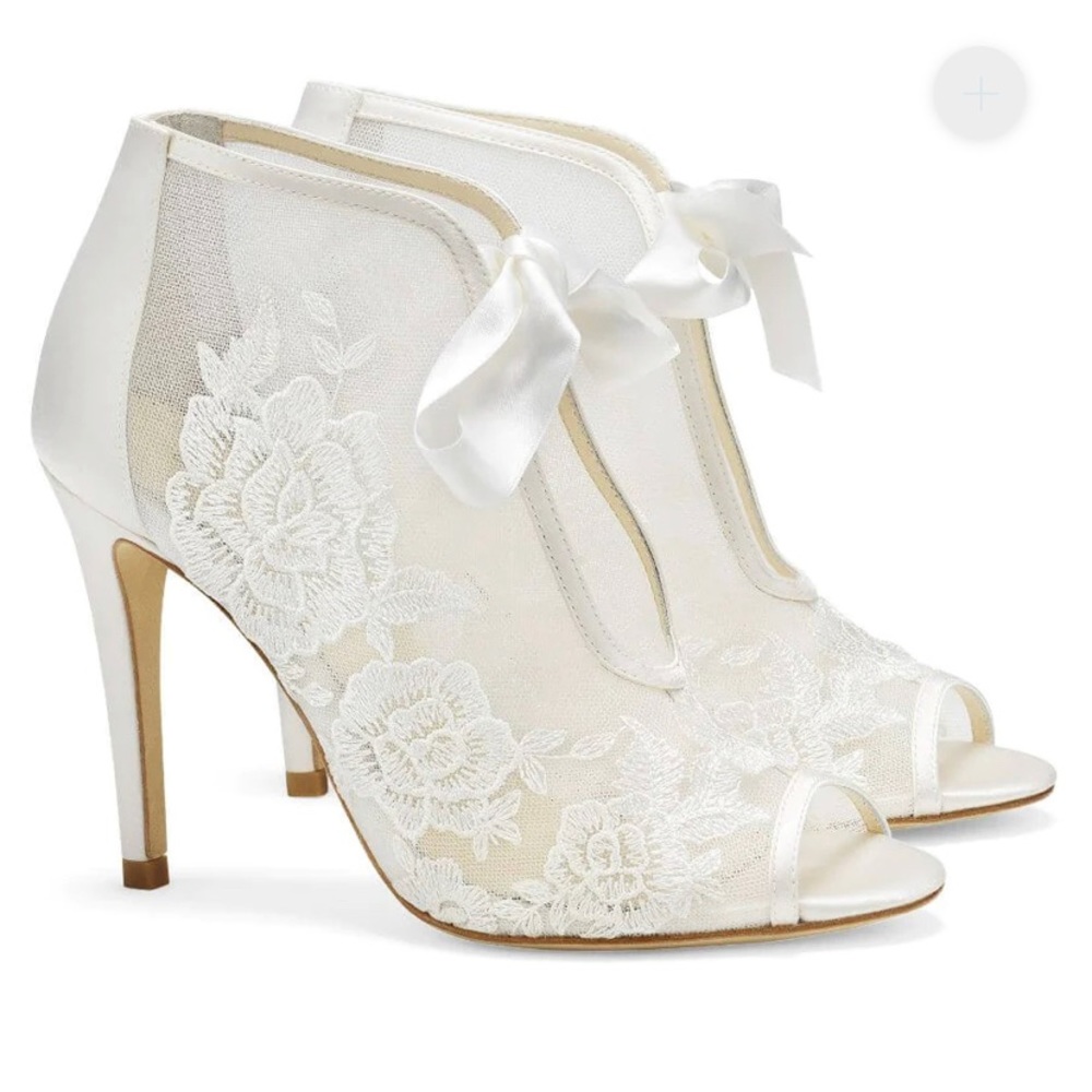 Bella Belle NIKKI Ivory Ribbon Tie Lace Embroidered Bootie